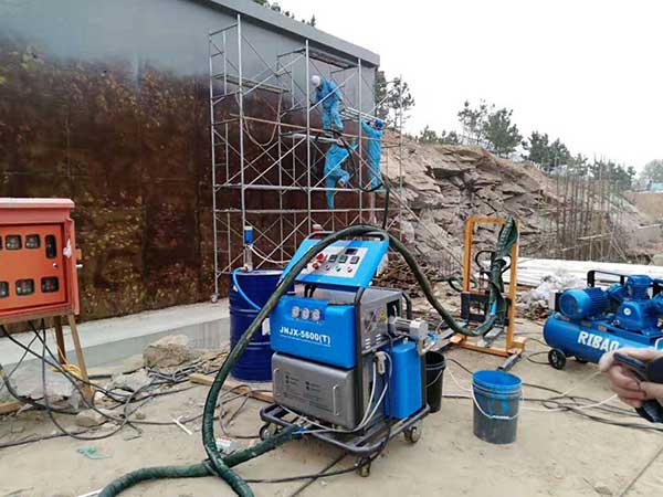 聚脲噴涂機(jī)JNJX-H5600(T)型液壓驅(qū)動(圖4) 景區(qū)展覽墻聚脲噴涂機(jī)防腐防水施工
